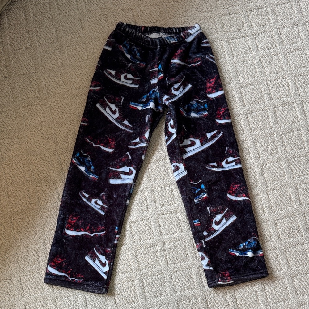 Penelope Wildberry Sneaker print lounge pant